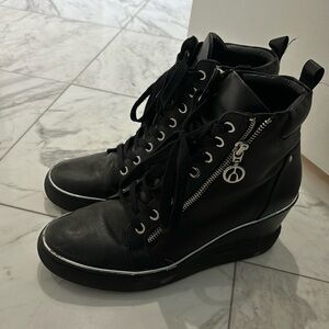 Wishbone Lace-up wedge combat boot size 10